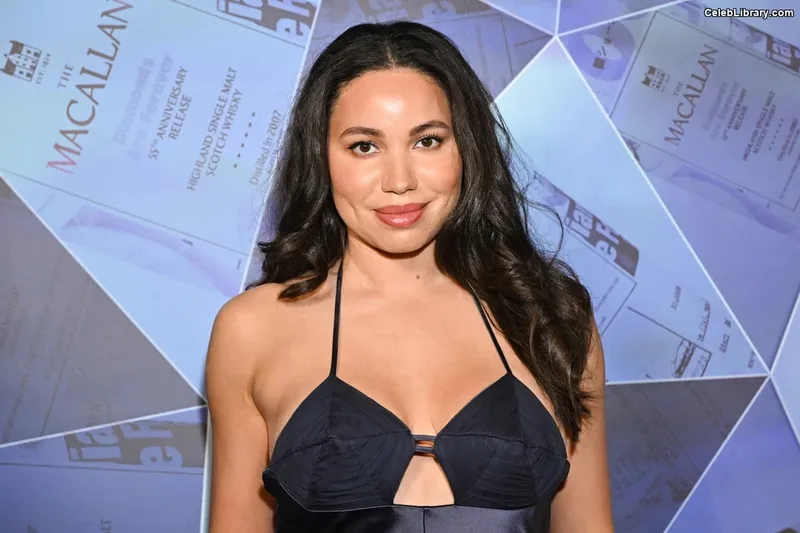 Jurnee Smollett photo 20 of 1220