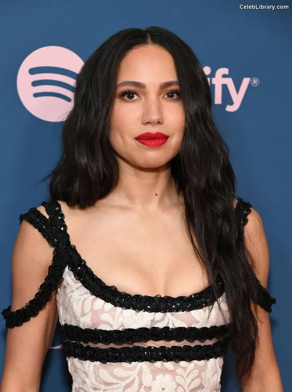 Jurnee Smollett photo 23 of 1220