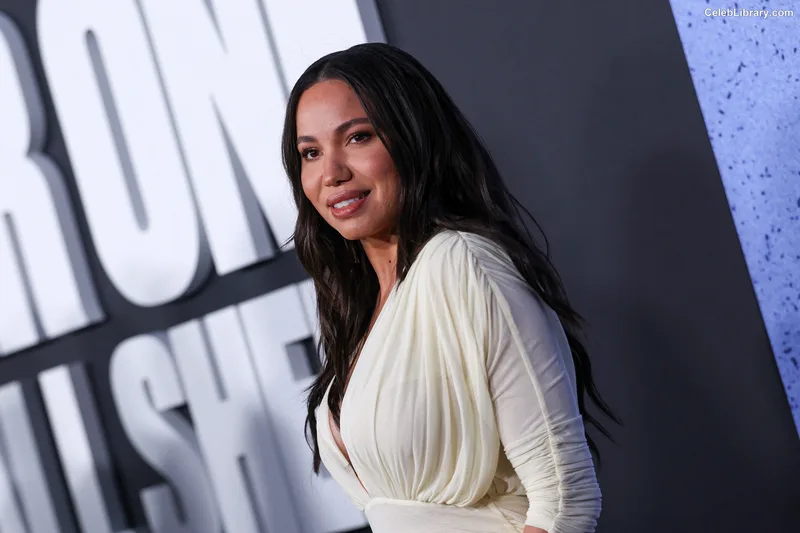 Jurnee Smollett photo 3 of 1220