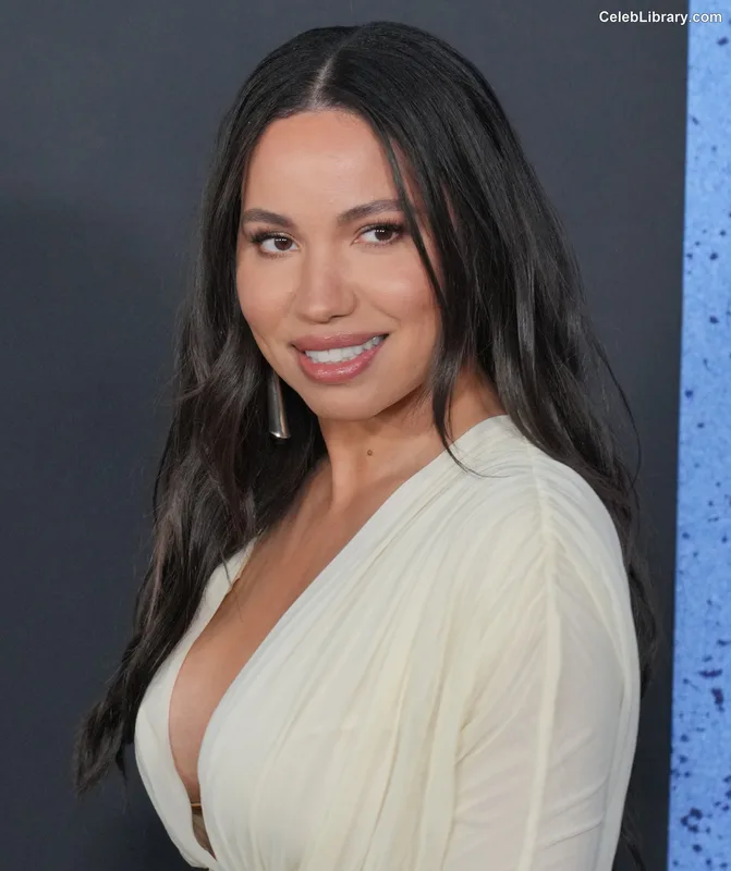 Jurnee Smollett photo 24 of 1220