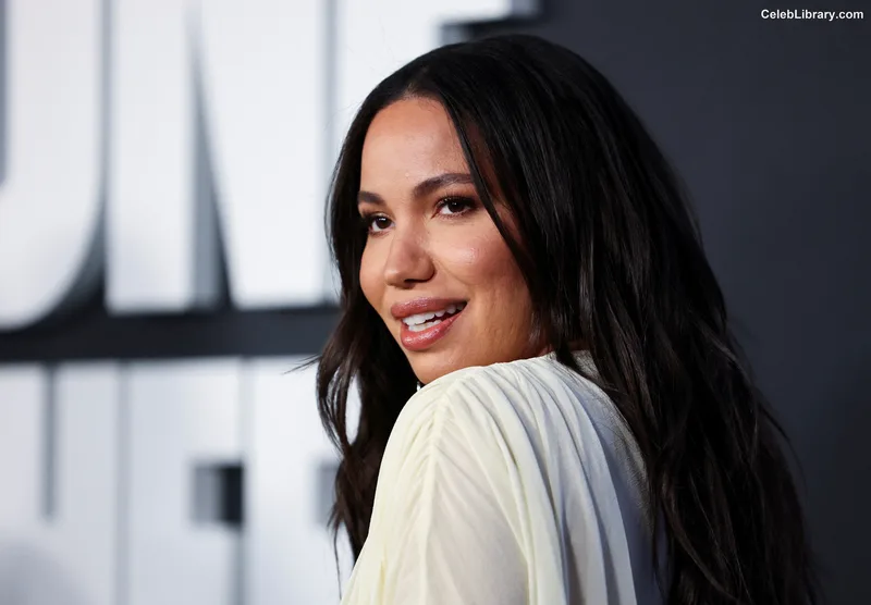 Jurnee Smollett photo 3 of 1220