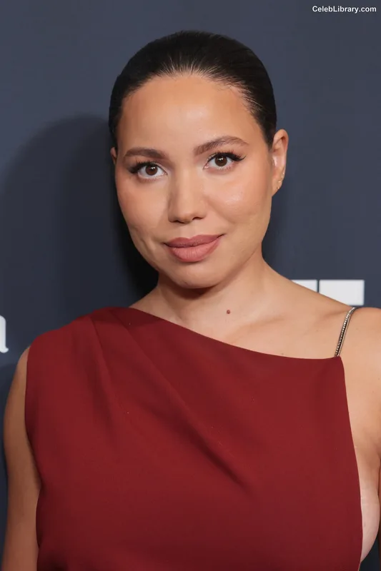 Jurnee Smollett photo 2 of 1220