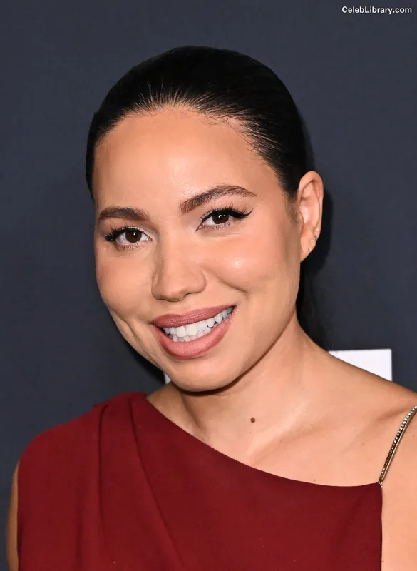 Jurnee Smollett photo 4 of 1220