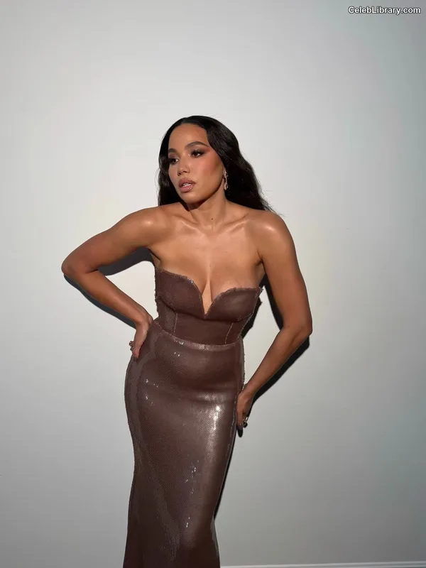 Jurnee Smollett photo 18 of 1220