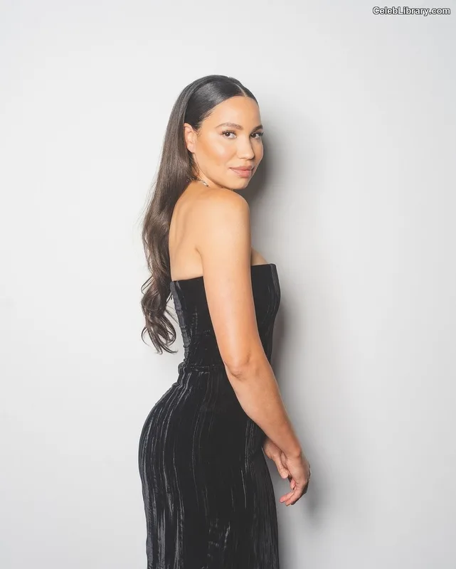 Jurnee Smollett photo 19 of 1220
