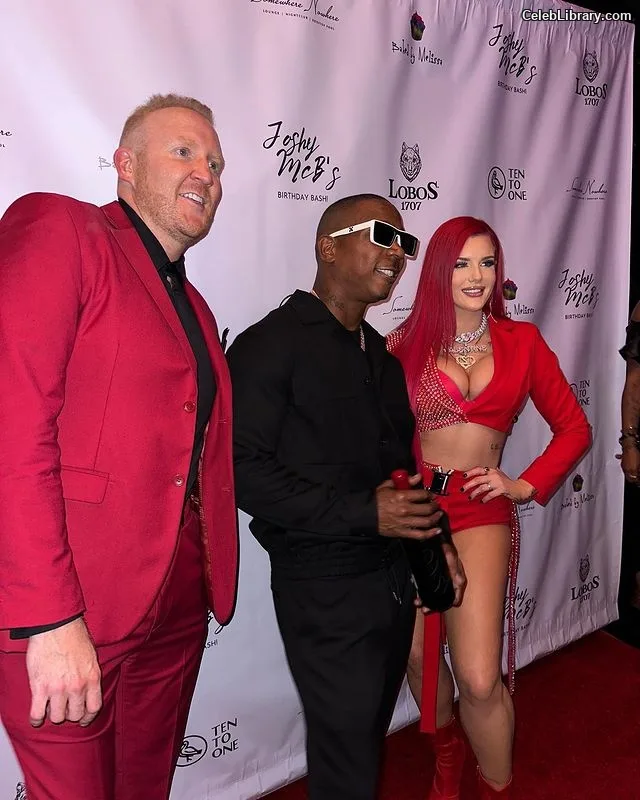 Justina Valentine photo 2 of 169