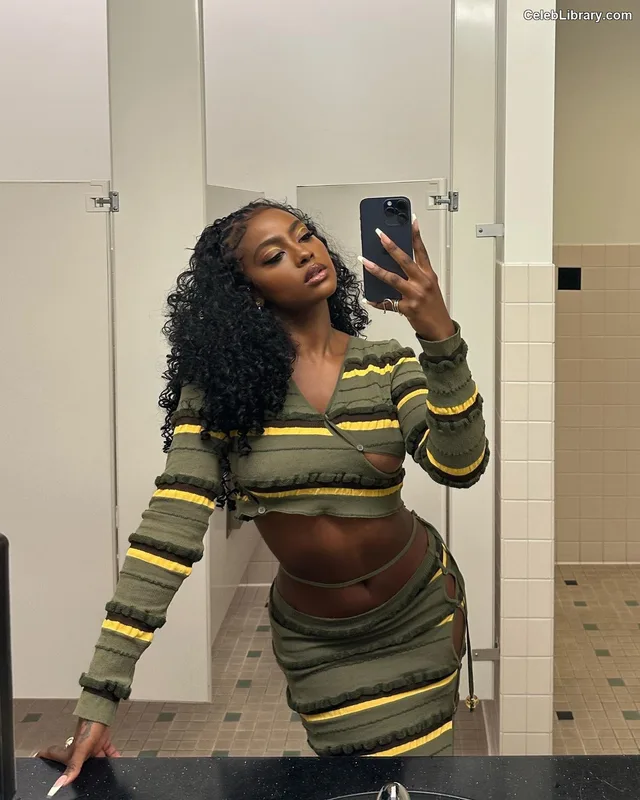 Justine Skye photo 3 of 62