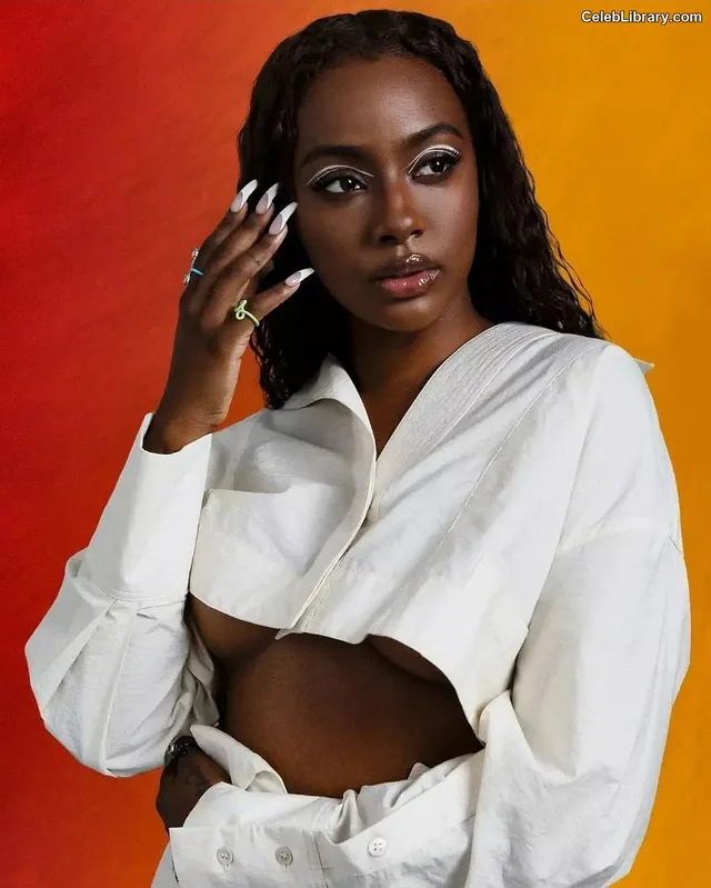 Justine Skye photo 2 of 62