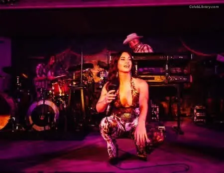Kacey Musgraves photo 7 of 536