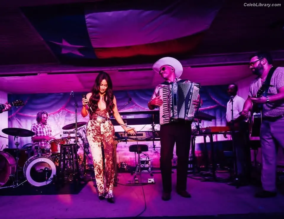 Kacey Musgraves photo 10 of 536