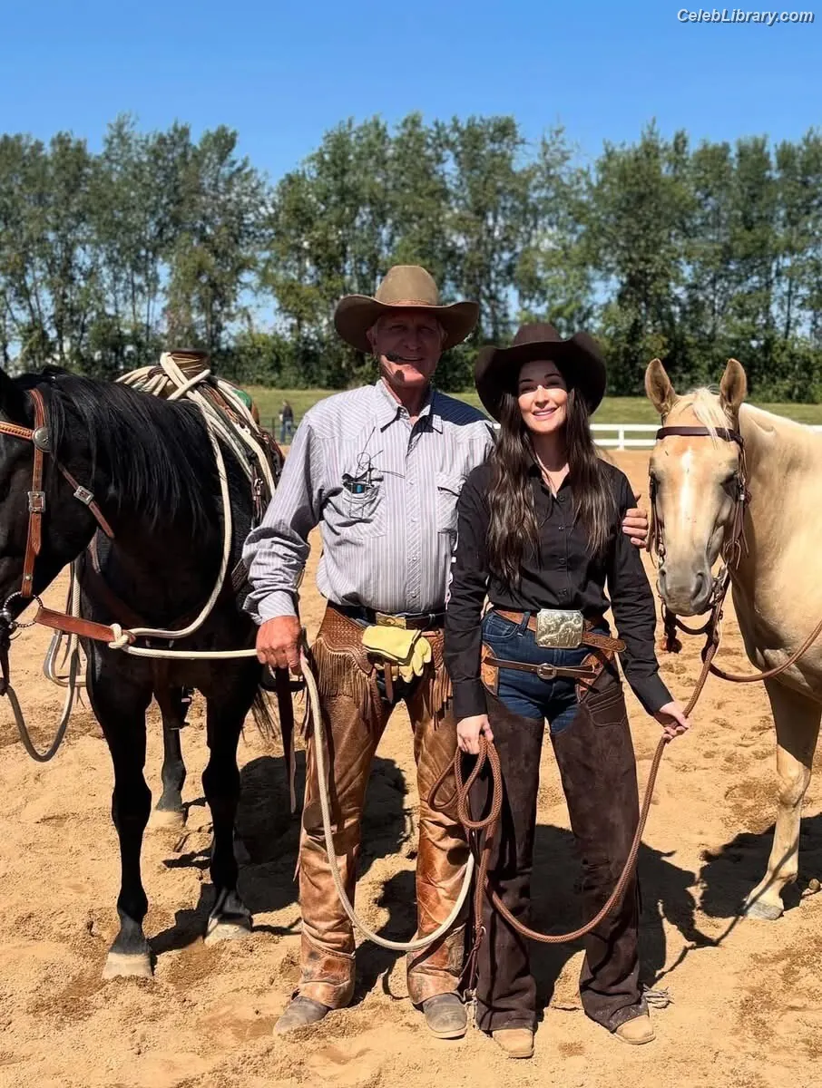 Kacey Musgraves photo 20 of 536