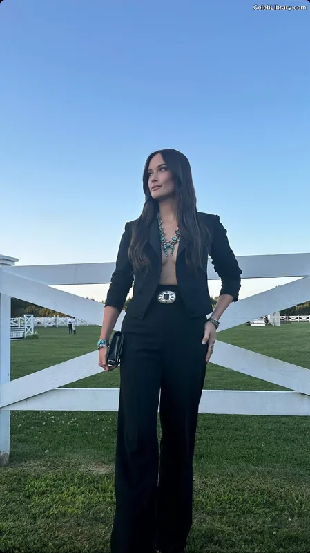 Kacey Musgraves photo 1 of 537