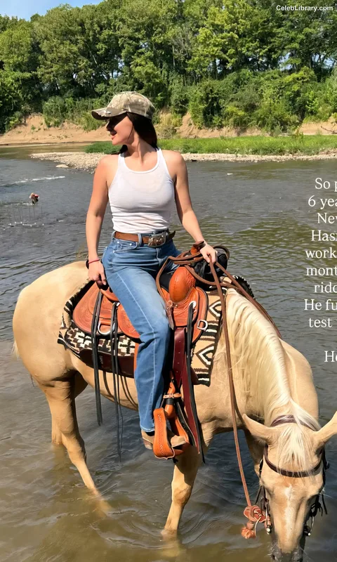 Kacey Musgraves photo 10 of 537