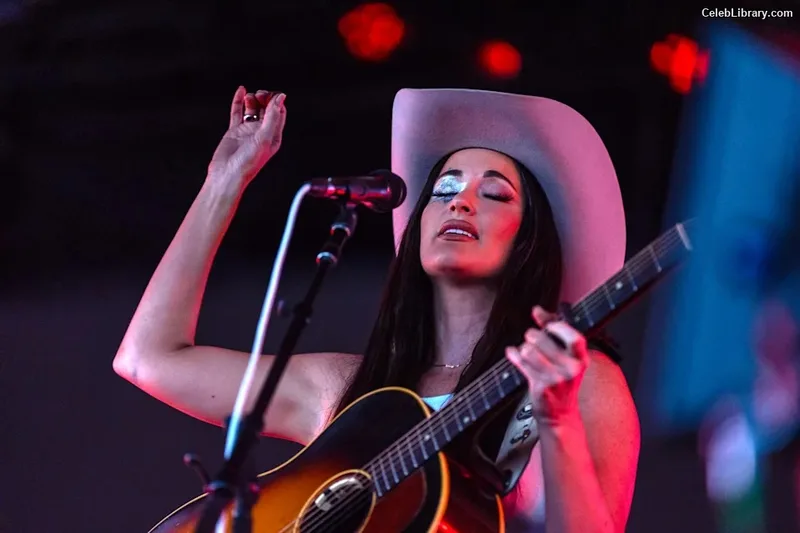 Kacey Musgraves photo 2 of 537