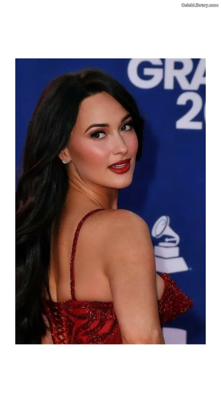 Kacey Musgraves photo 2 of 537