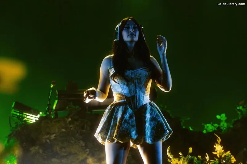 Kacey Musgraves photo 1 of 537