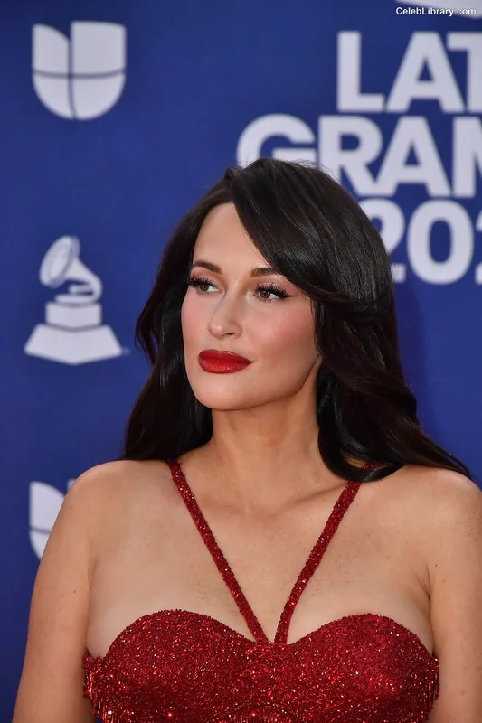 Kacey Musgraves photo 2 of 537