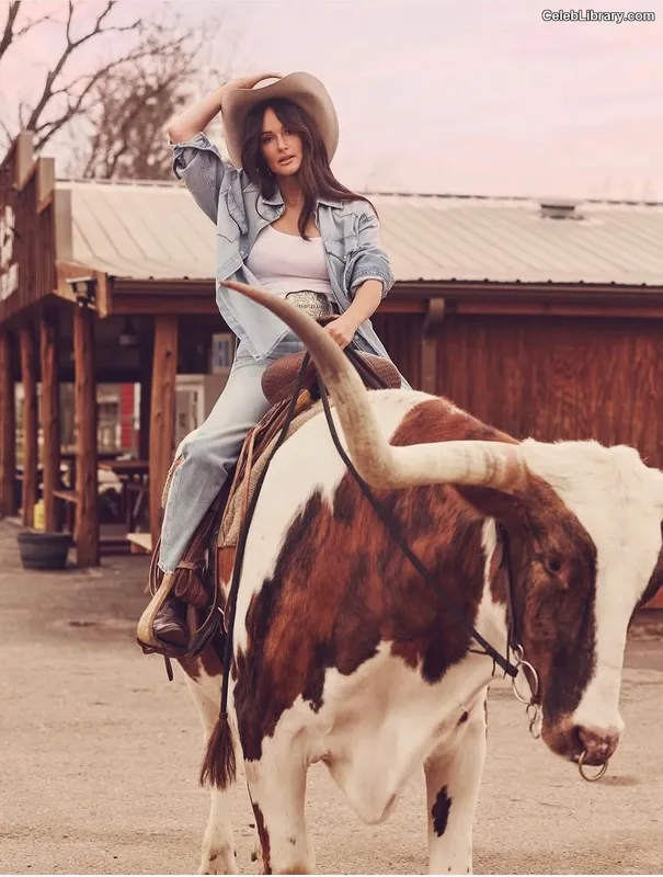 Kacey Musgraves photo 1 of 537