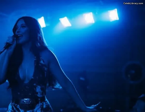Kacey Musgraves photo 10 of 537