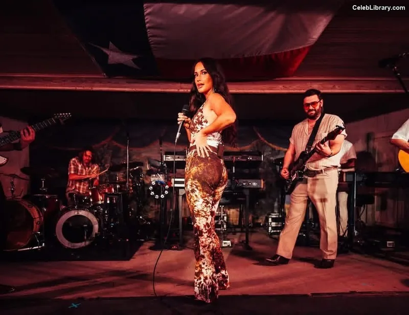Kacey Musgraves photo 13 of 537