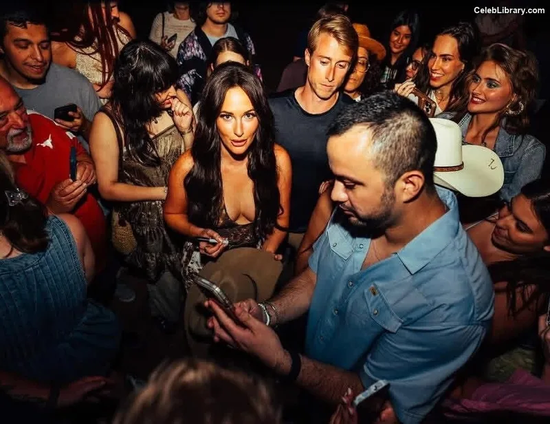 Kacey Musgraves photo 15 of 537