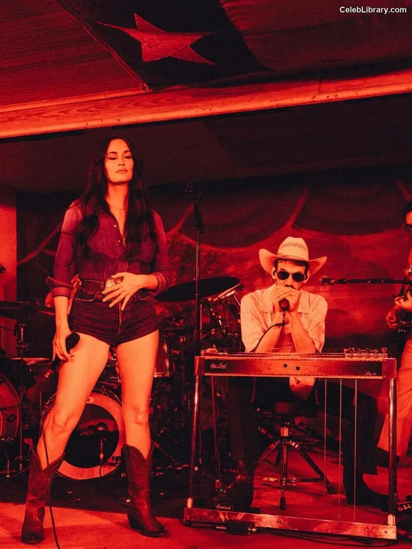 Kacey Musgraves photo 13 of 537
