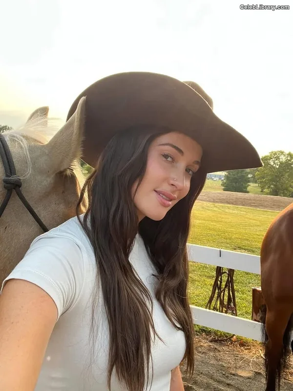 Kacey Musgraves photo 18 of 537