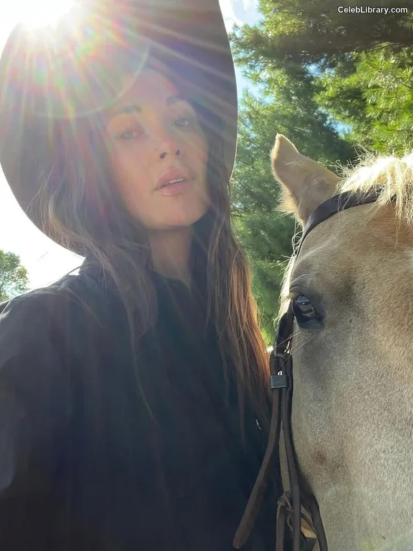 Kacey Musgraves photo 3 of 537