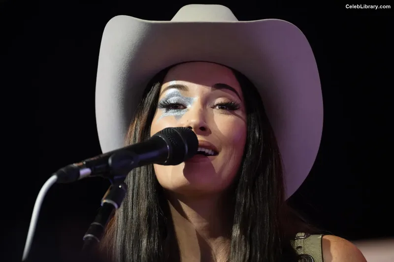 Kacey Musgraves photo 5 of 537