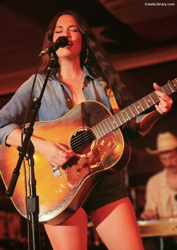 Kacey Musgraves photo 16 of 537