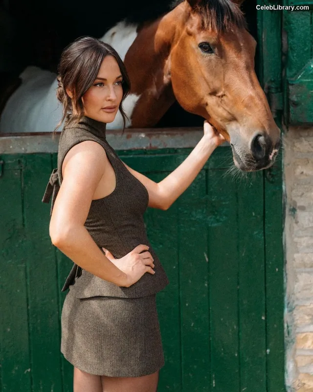 Kacey Musgraves photo 2 of 537