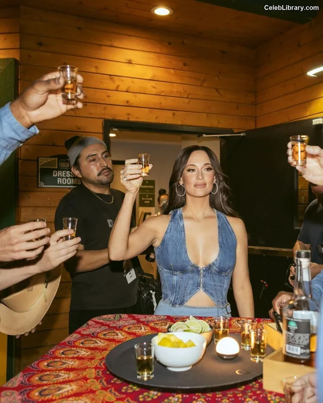 Kacey Musgraves photo 14 of 537