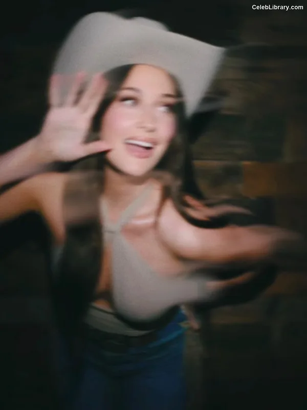 Kacey Musgraves photo 20 of 537