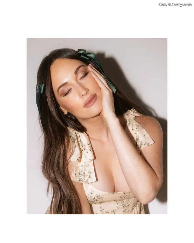 Kacey Musgraves photo 7 of 537