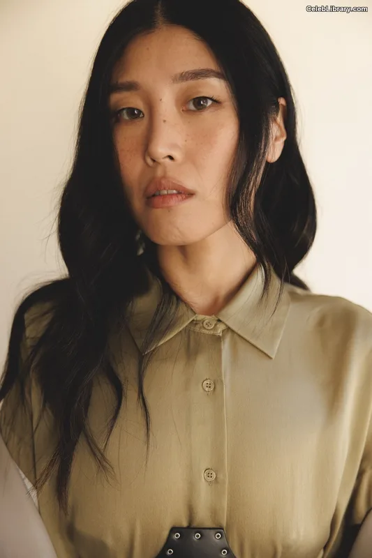 Kahyun Kim photo 2 of 189