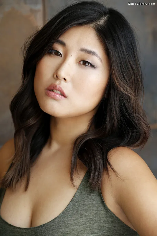 Kahyun Kim photo 3 of 189