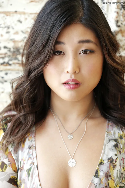 Kahyun Kim photo 5 of 189