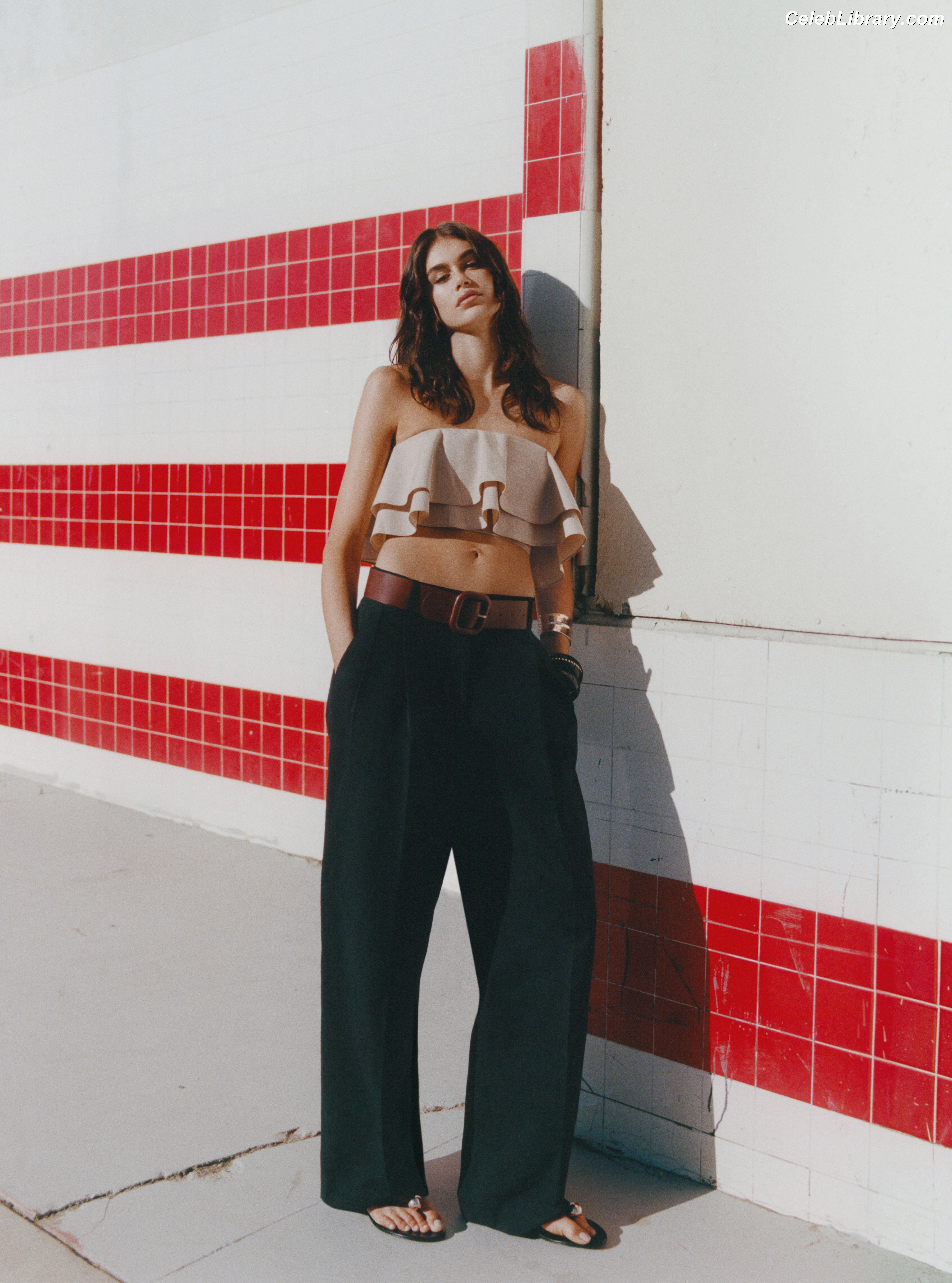 Kaia Gerber photo 3 of 464