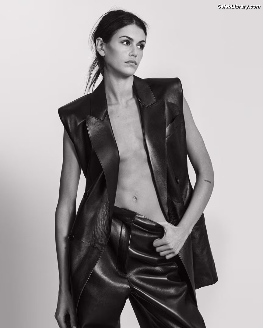 Kaia Gerber photo 14 of 464