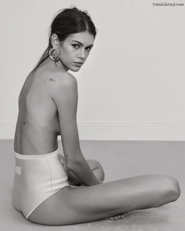 Kaia Gerber photo 22 of 464