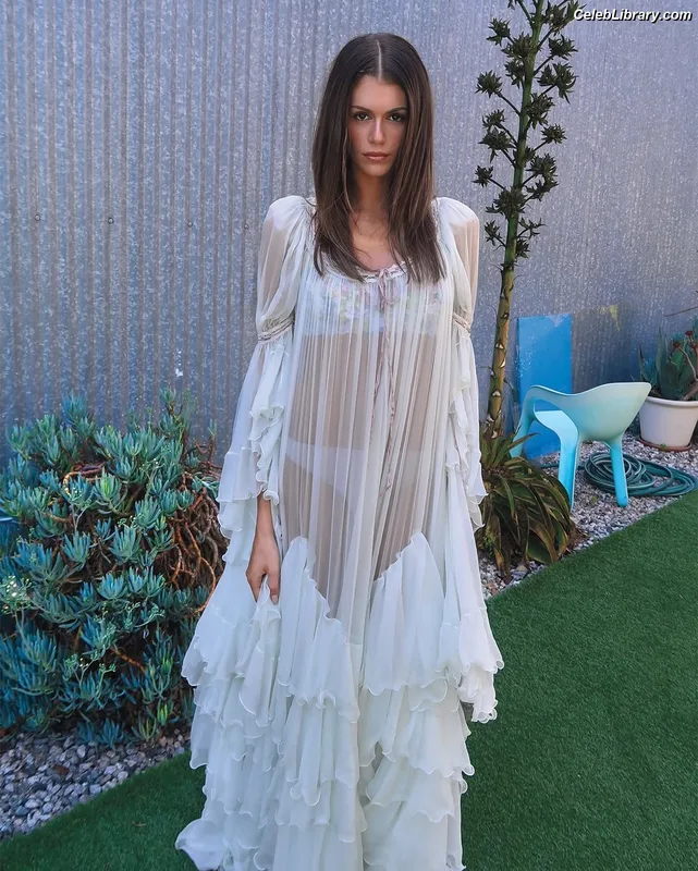 Kaia Gerber photo 18 of 464