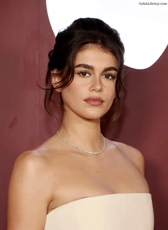 Kaia Gerber photo 5 of 464
