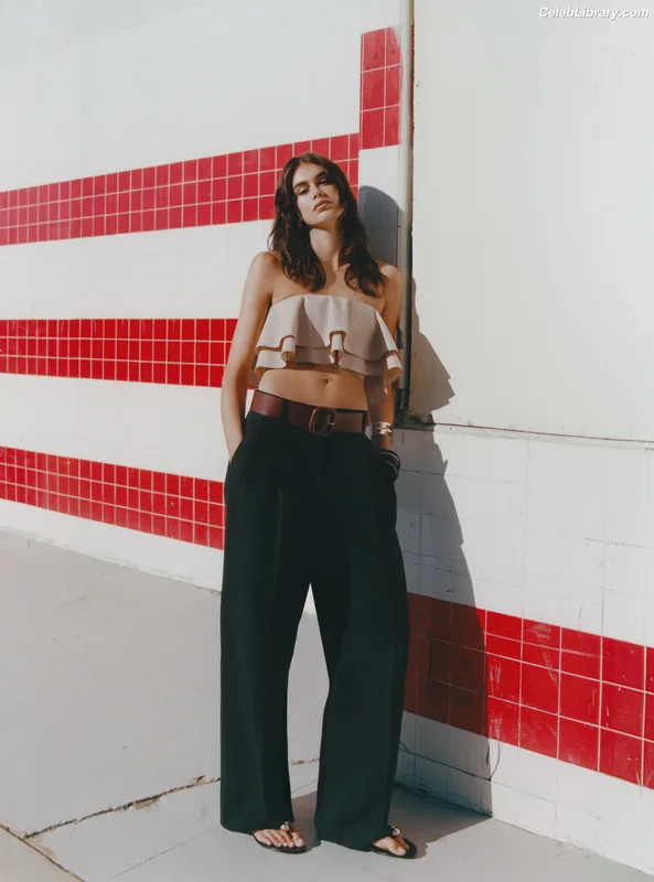 Kaia Gerber photo 11 of 464