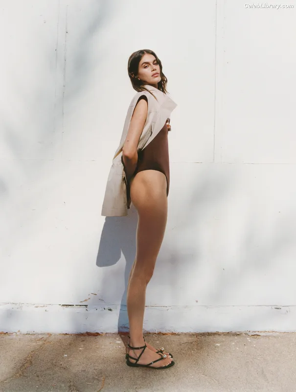 Kaia Gerber photo 7 of 464