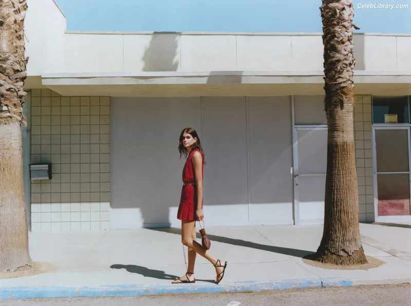 Kaia Gerber photo 13 of 464