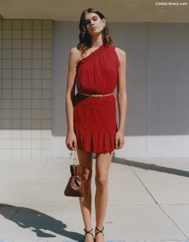 Kaia Gerber photo 10 of 464