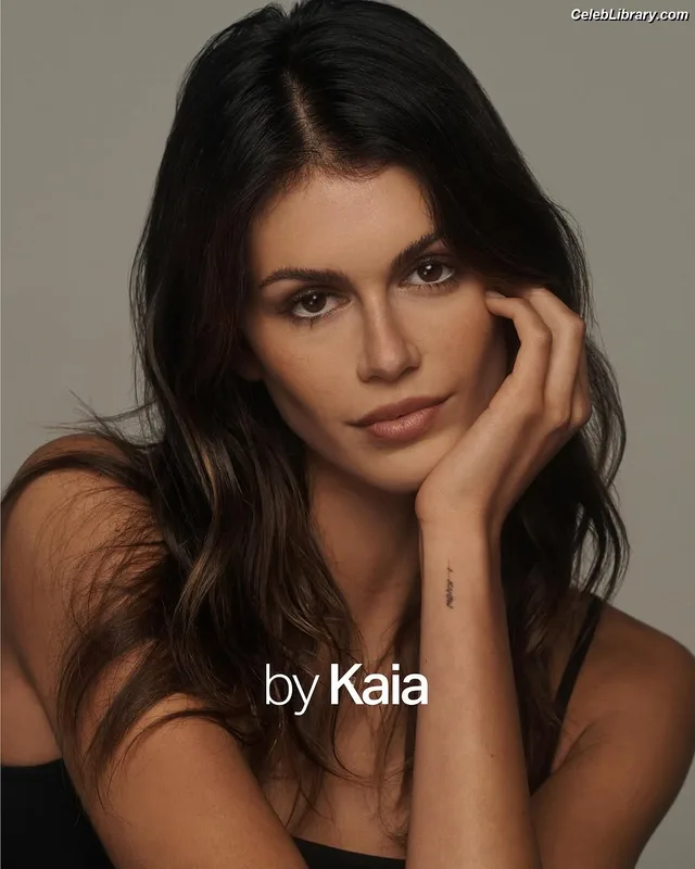 Kaia Gerber photo 7 of 464