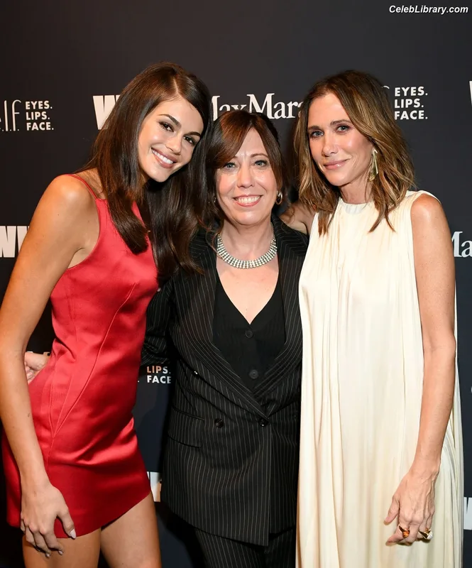 Kaia Gerber photo 4 of 464