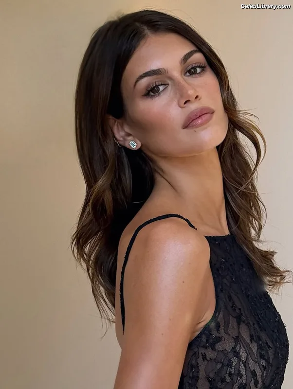 Kaia Gerber photo 20 of 464