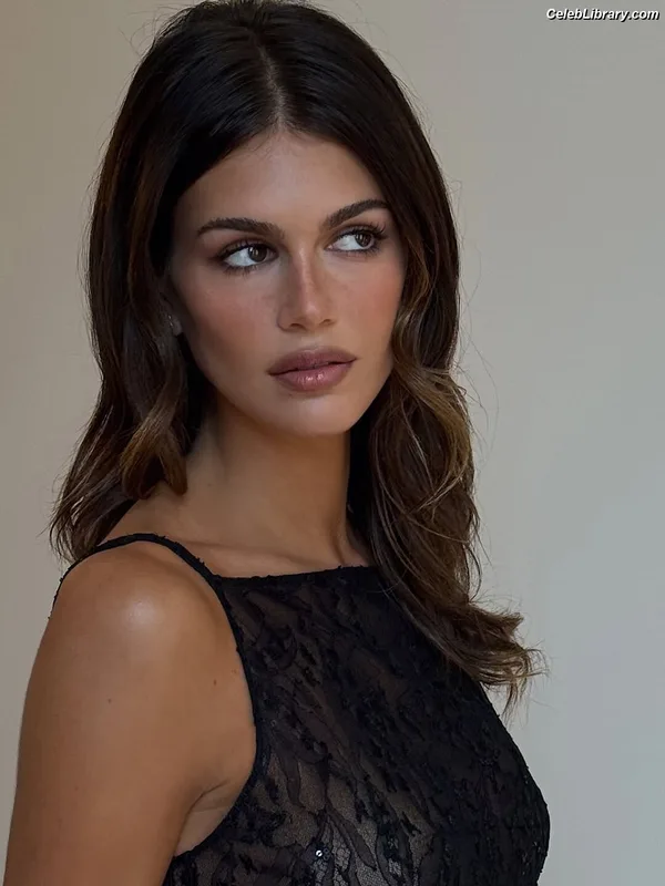 Kaia Gerber photo 21 of 464